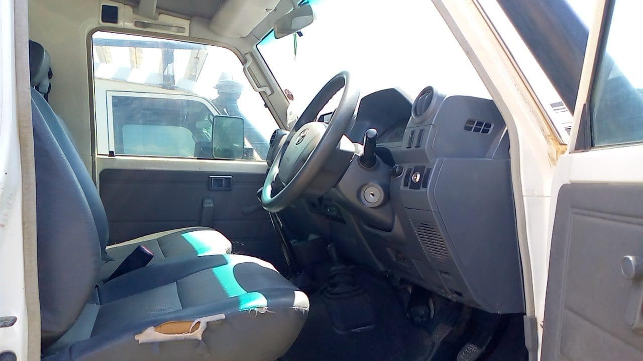 Toyota Landcruiser · — image 3