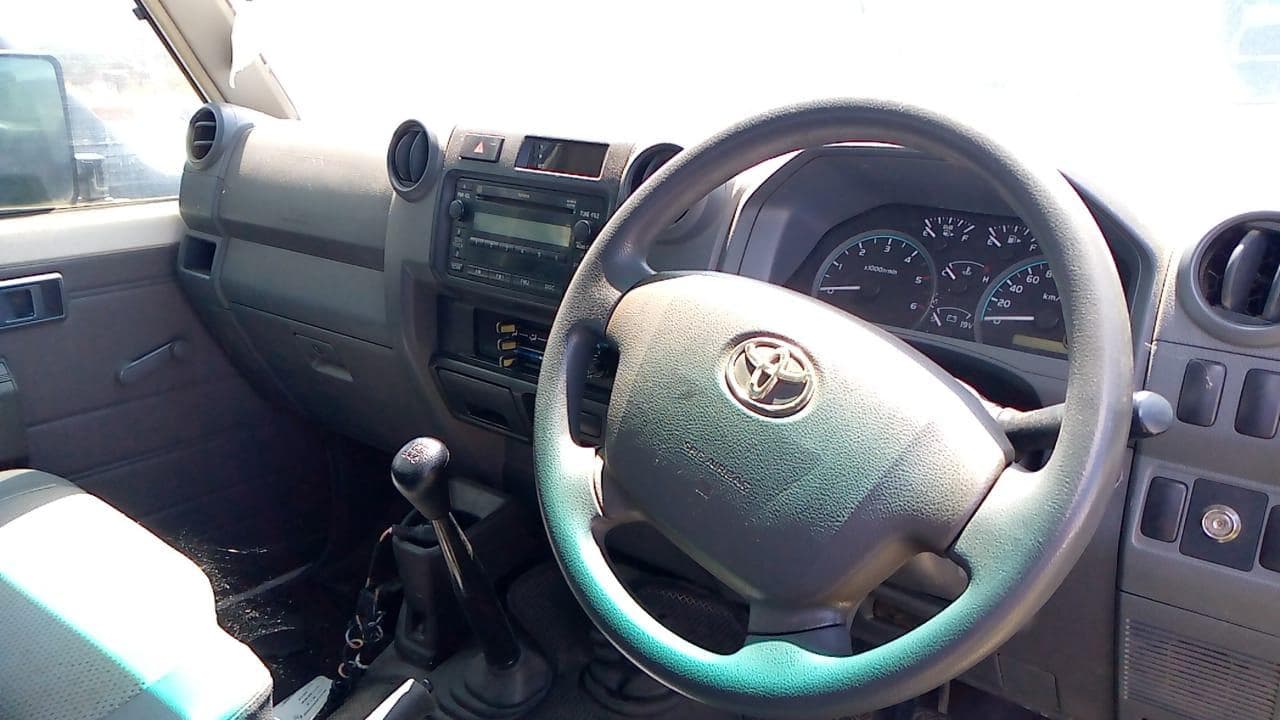 Toyota Landcruiser · — image 4