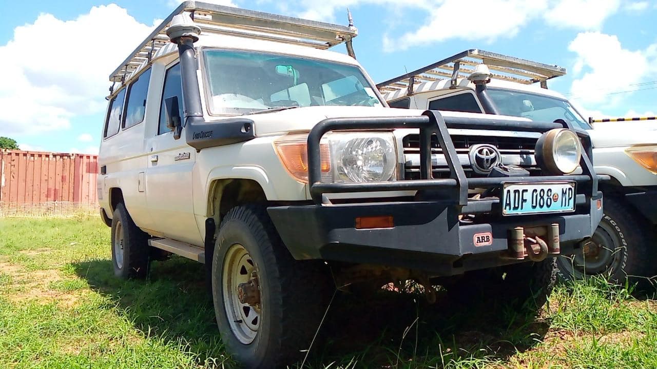 Toyota Landcruiser · — image 5