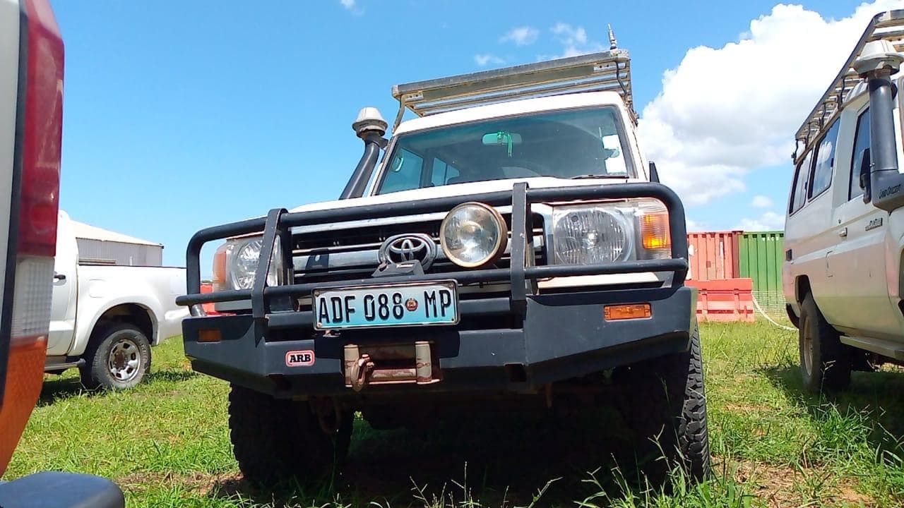 Toyota Landcruiser · — image 6