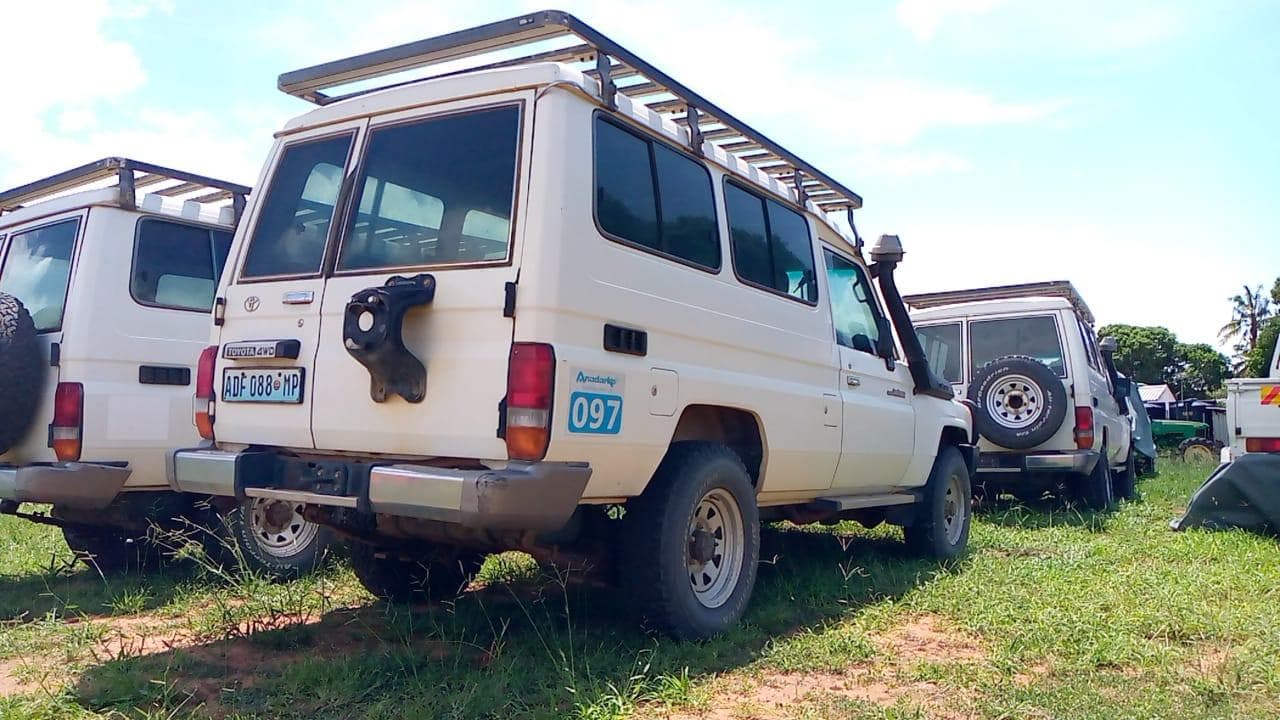 Toyota Landcruiser · — image 11