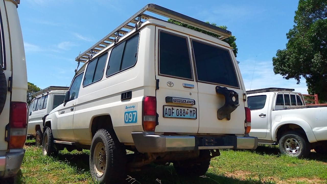 Toyota Landcruiser · — image 13