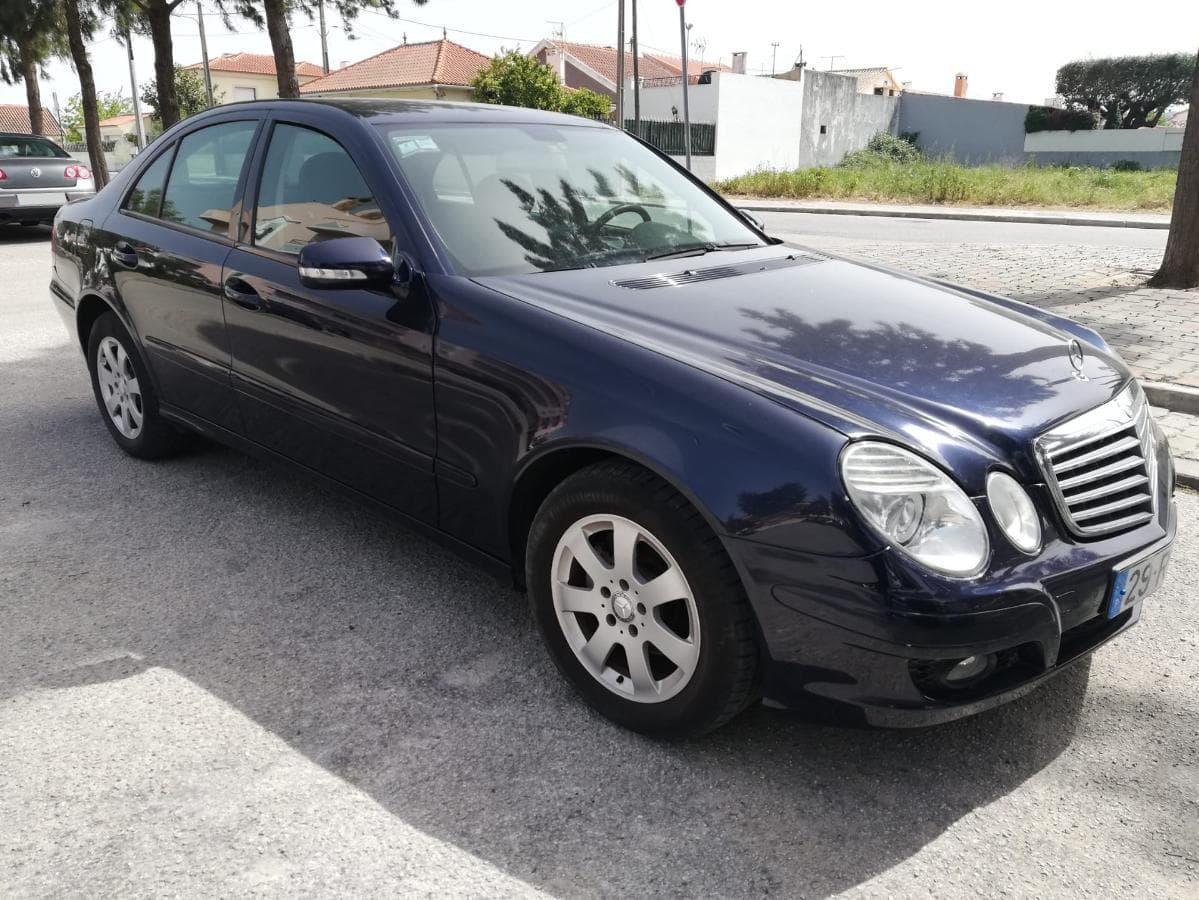 Mercedes-Benz E220 CDI — image 1