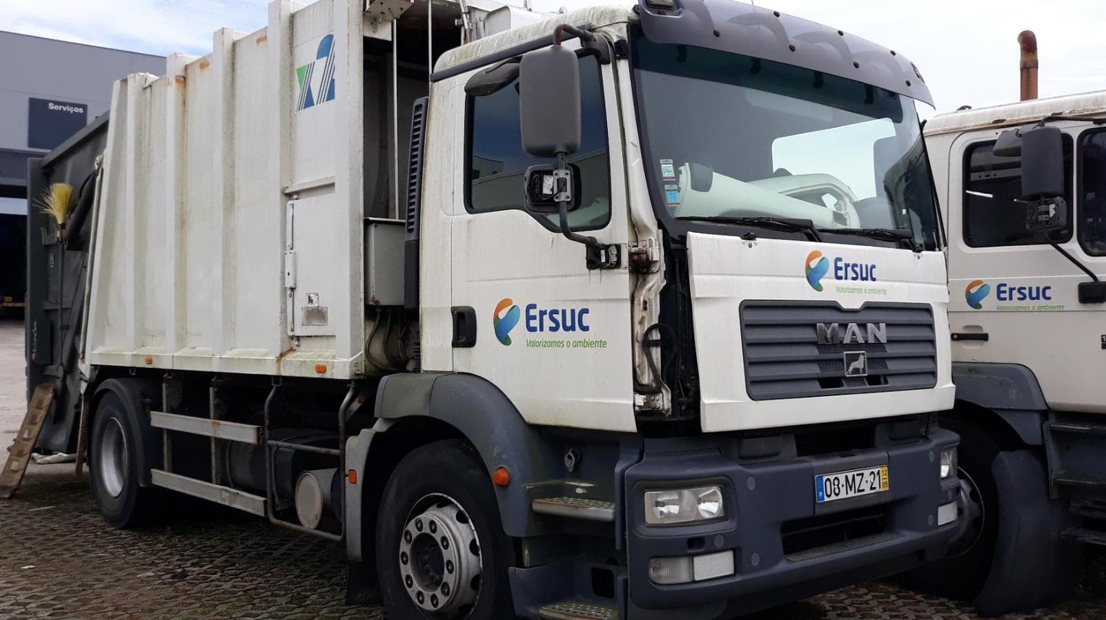 MAN com equipamento de recolha de lixo