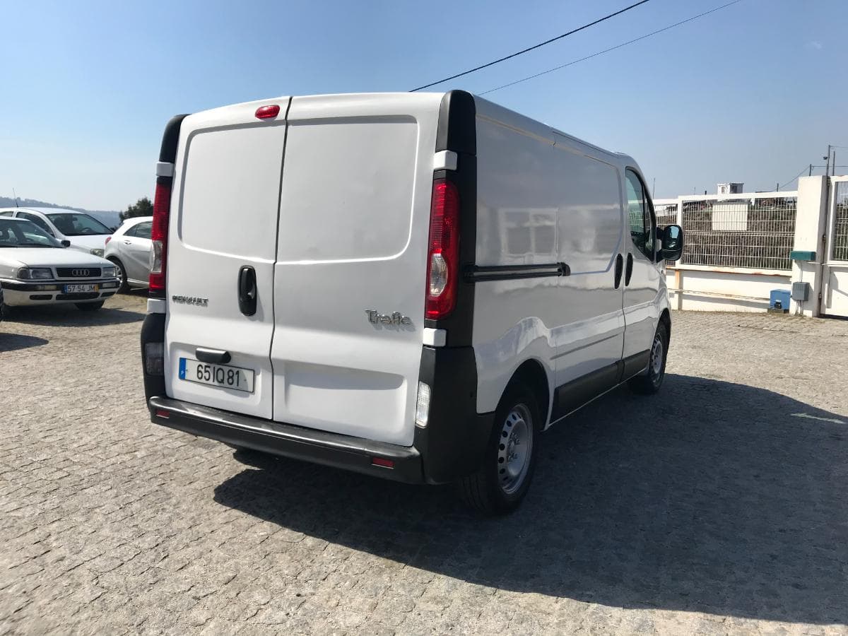 Renault Trafic 2.0 DCI · 3 Lugares · Ano 2010 — imagen 4