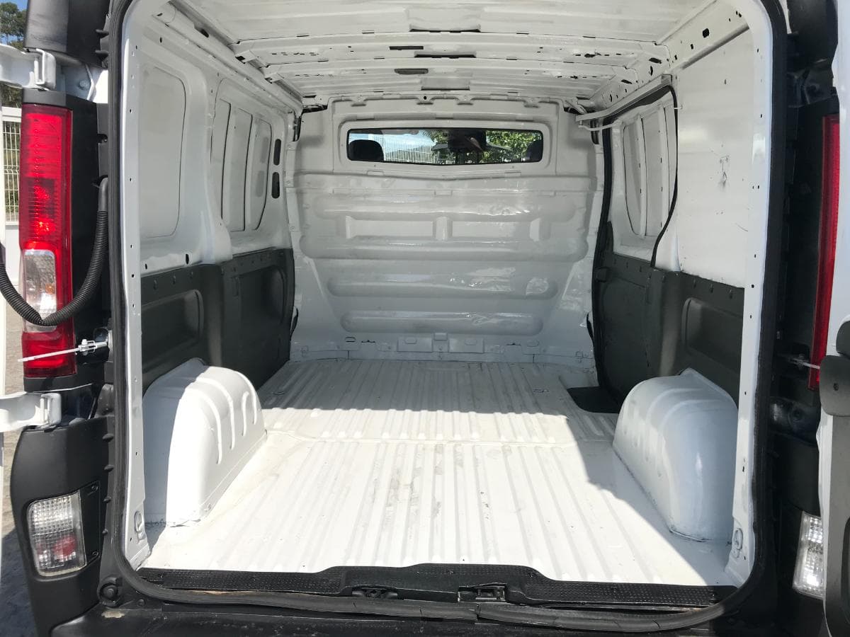 Renault Trafic 2.0 DCI · 3 Lugares · Ano 2010 — imagen 7