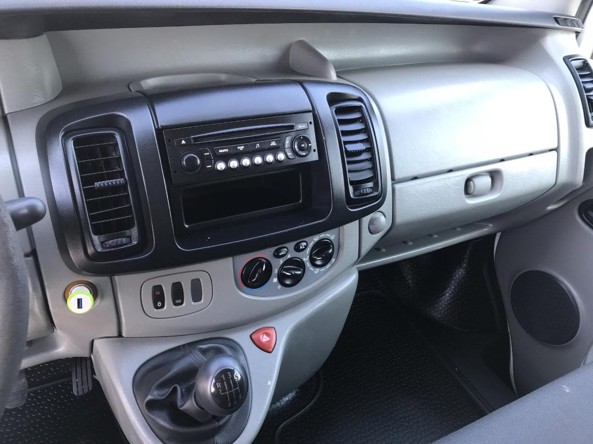 Renault Trafic 2.0 DCI · 3 Lugares · Ano 2010 — imagen 19