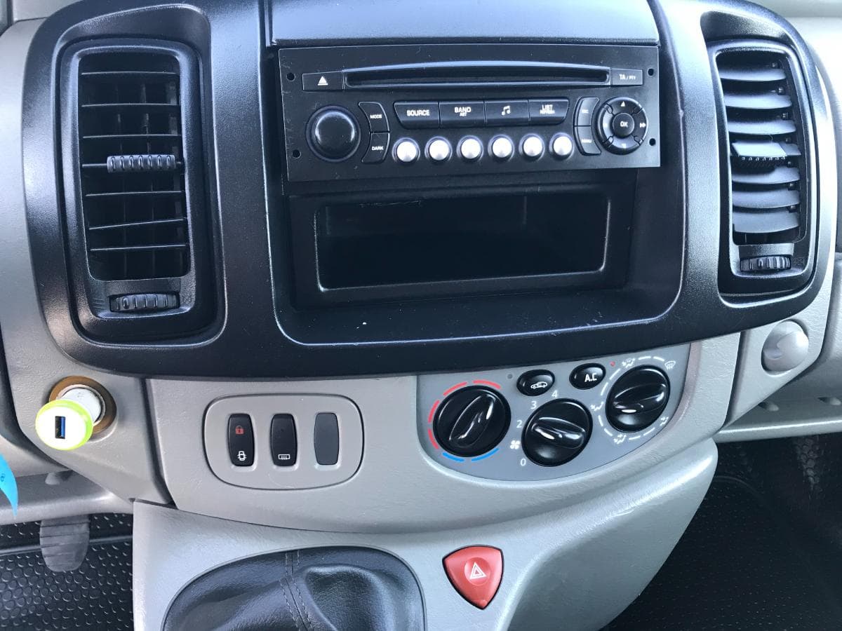 Renault Trafic 2.0 DCI · 3 Lugares · Ano 2010 — imagen 22