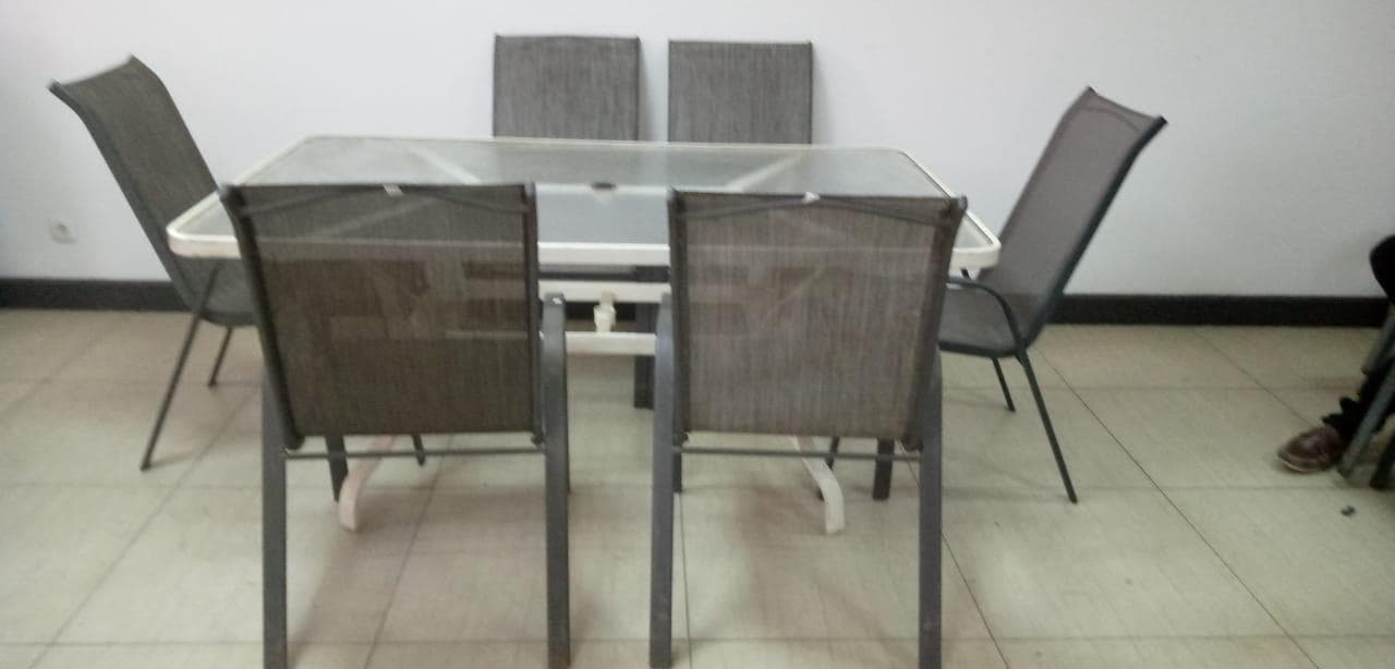 Mobilier de maison · — image 1