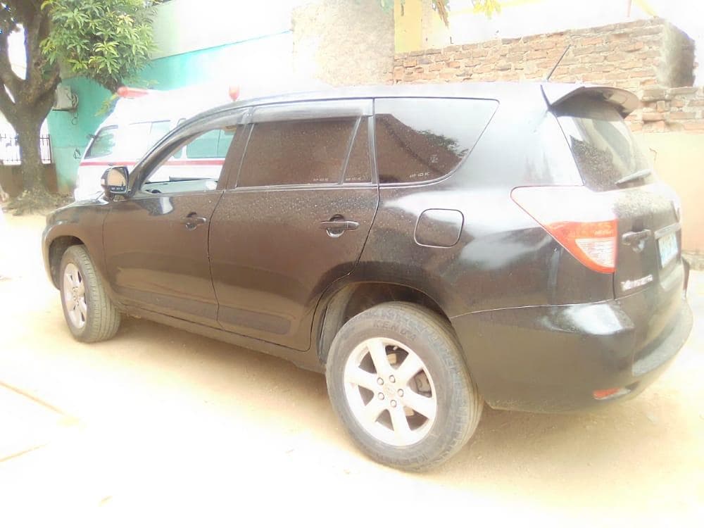 Toyota Vanguard · — imagem 2