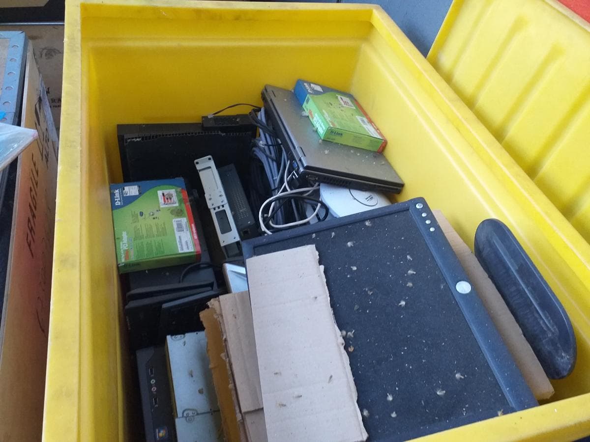 Equipamentos de Escritório + Cacifos vestiários — image 6
