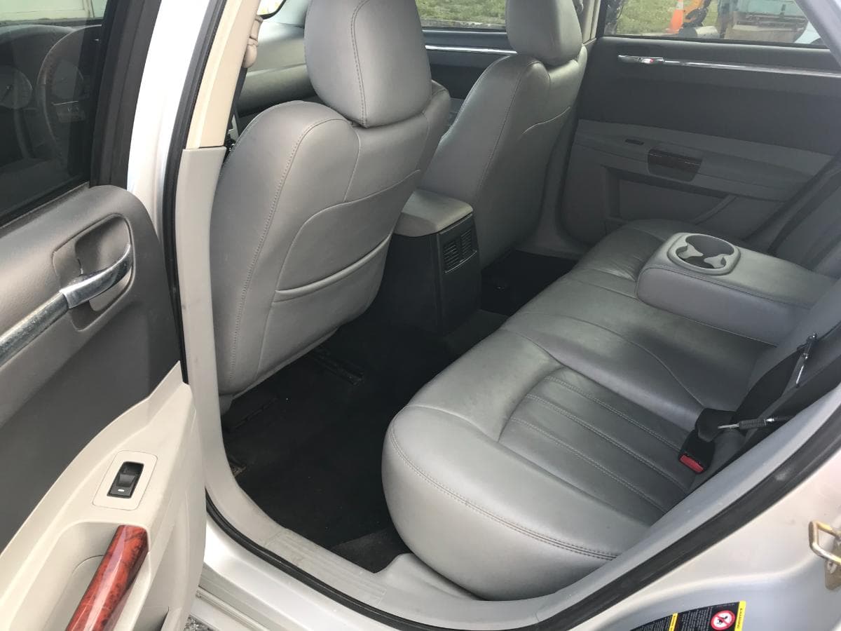 Chrysler 300 C 5.7L V8 Sedan · Ano 2008 — imagem 18