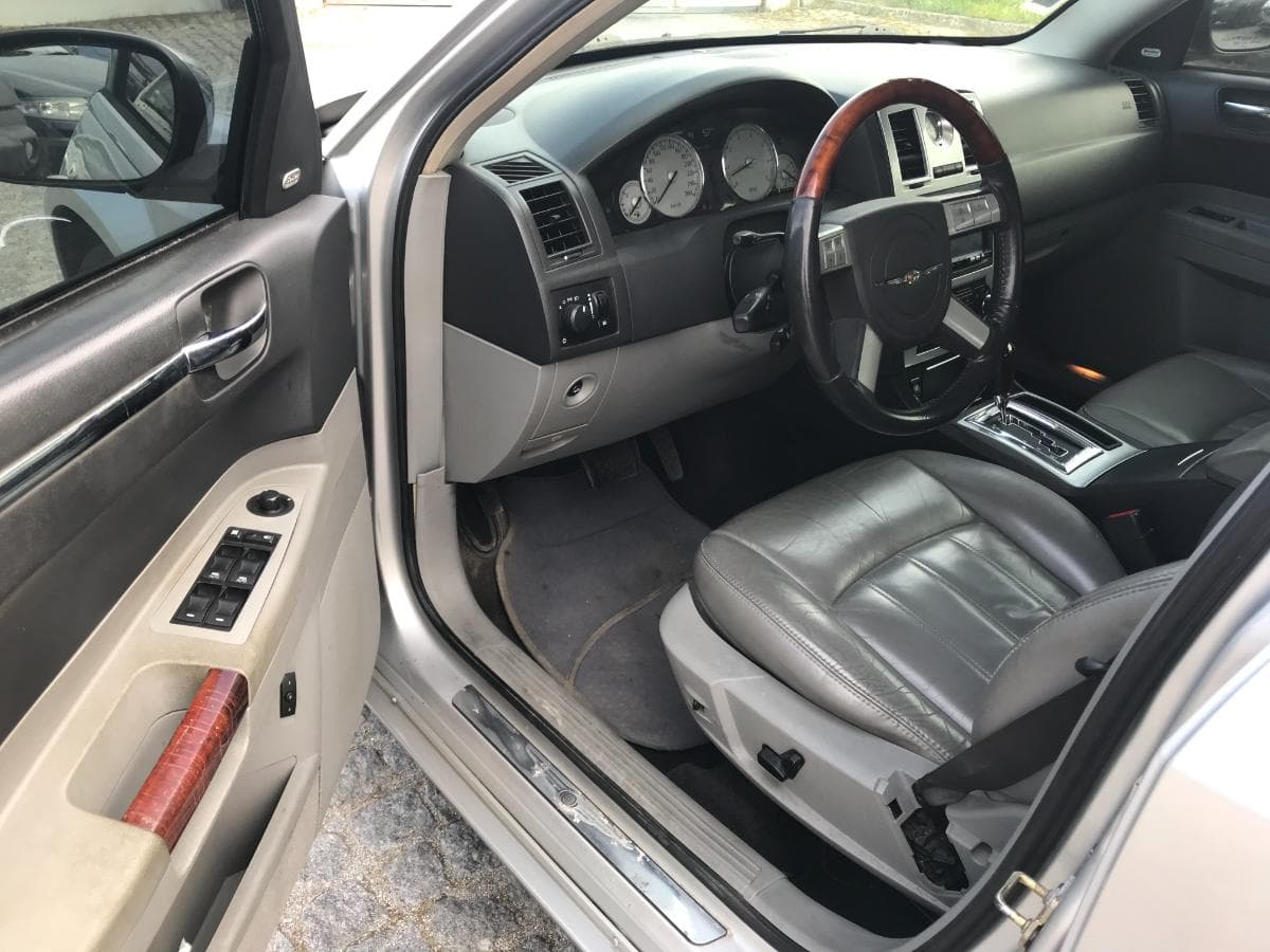 Chrysler 300 C 5.7L V8 Sedan · Ano 2008 — imagem 15