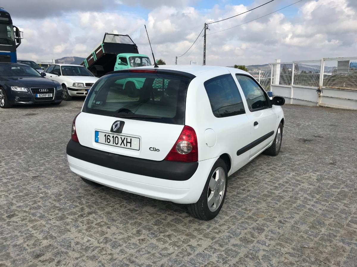 Renault Clio 1.5 DCI · Ano 2004 — imagem 4