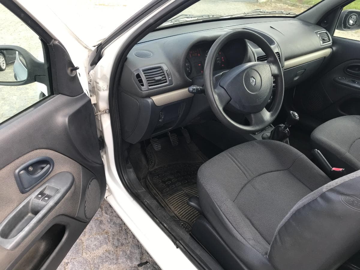 Renault Clio 1.5 DCI · Ano 2004 — imagem 12