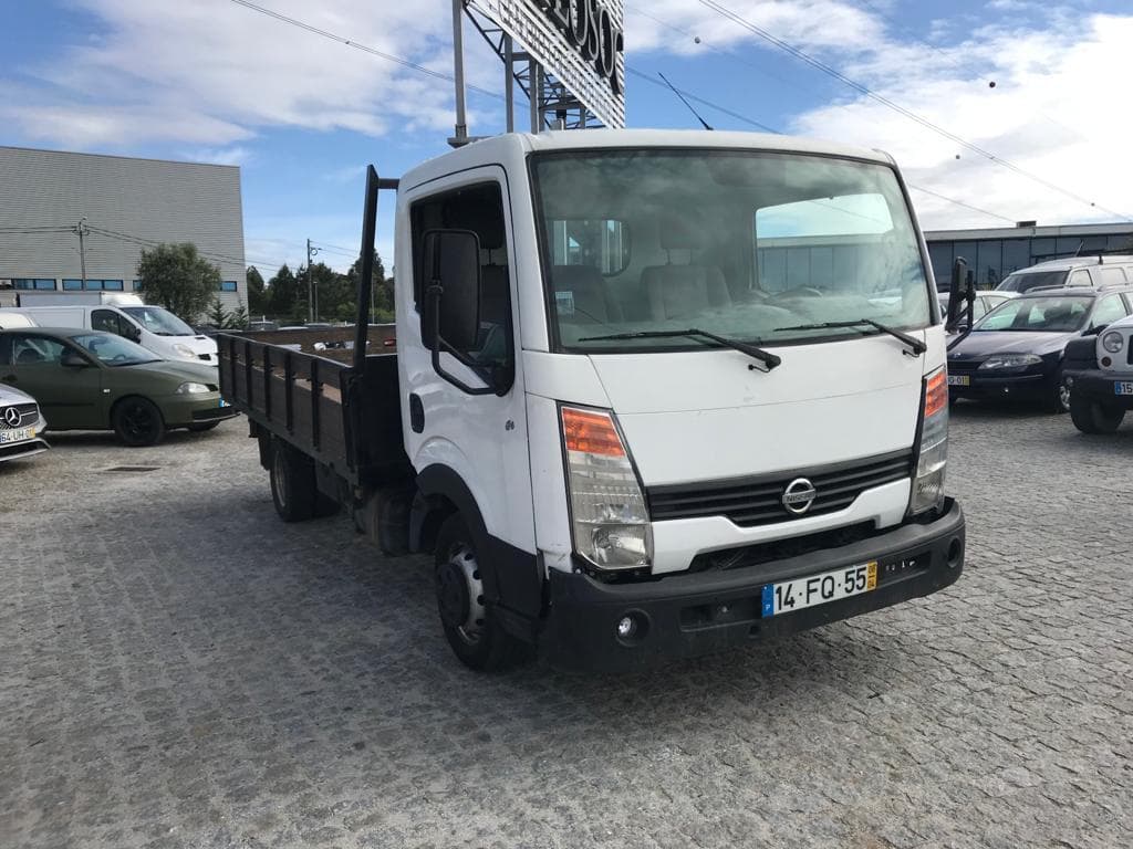Nissan Cabstar F24 · Ano 2008 — image 1