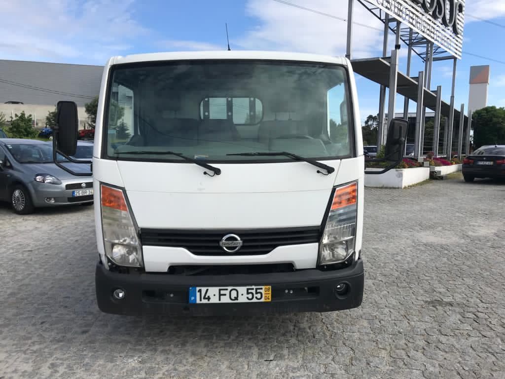Nissan Cabstar F24 · Ano 2008 — image 2