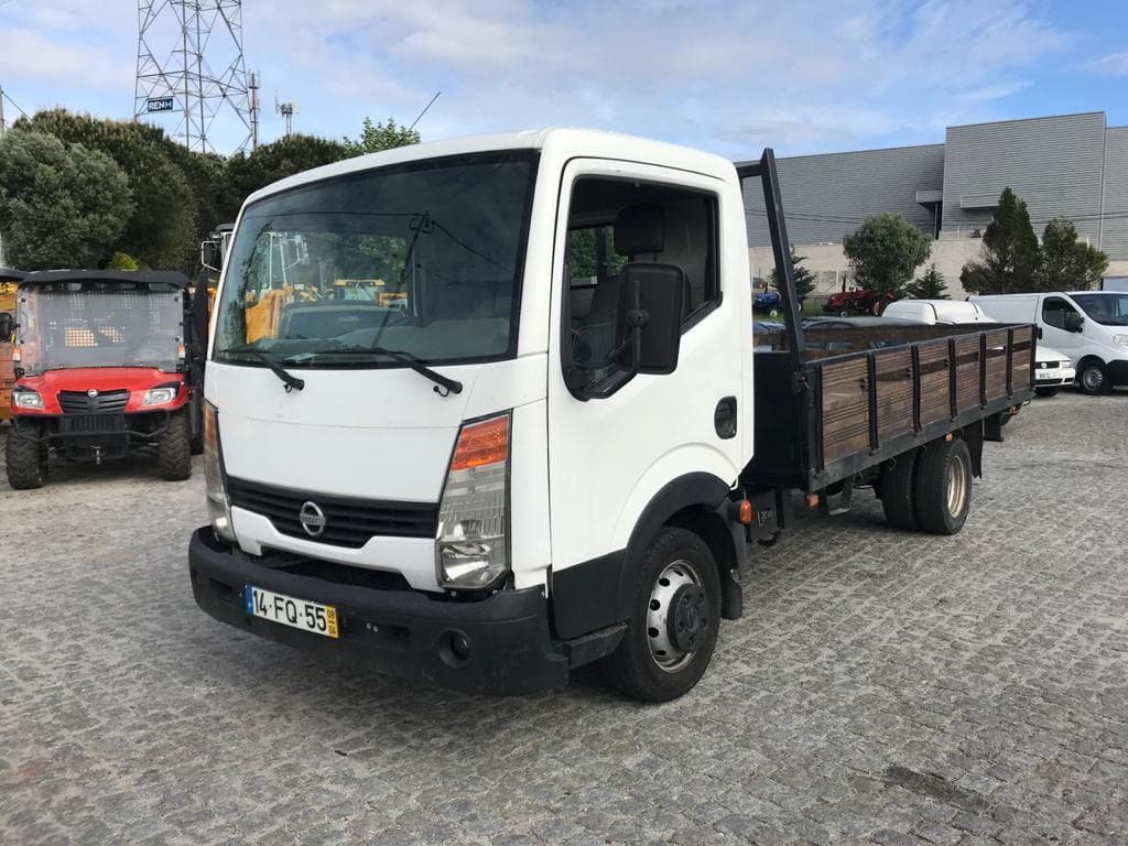 Nissan Cabstar F24 · Ano 2008 — image 3