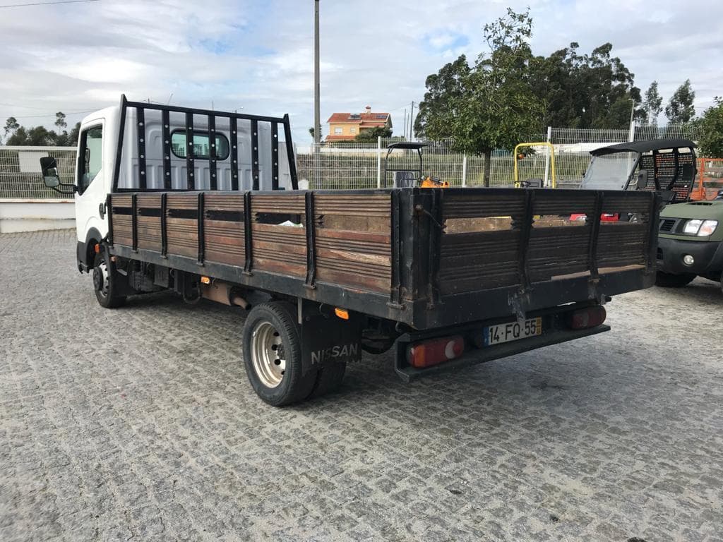 Nissan Cabstar F24 · Ano 2008 — image 4