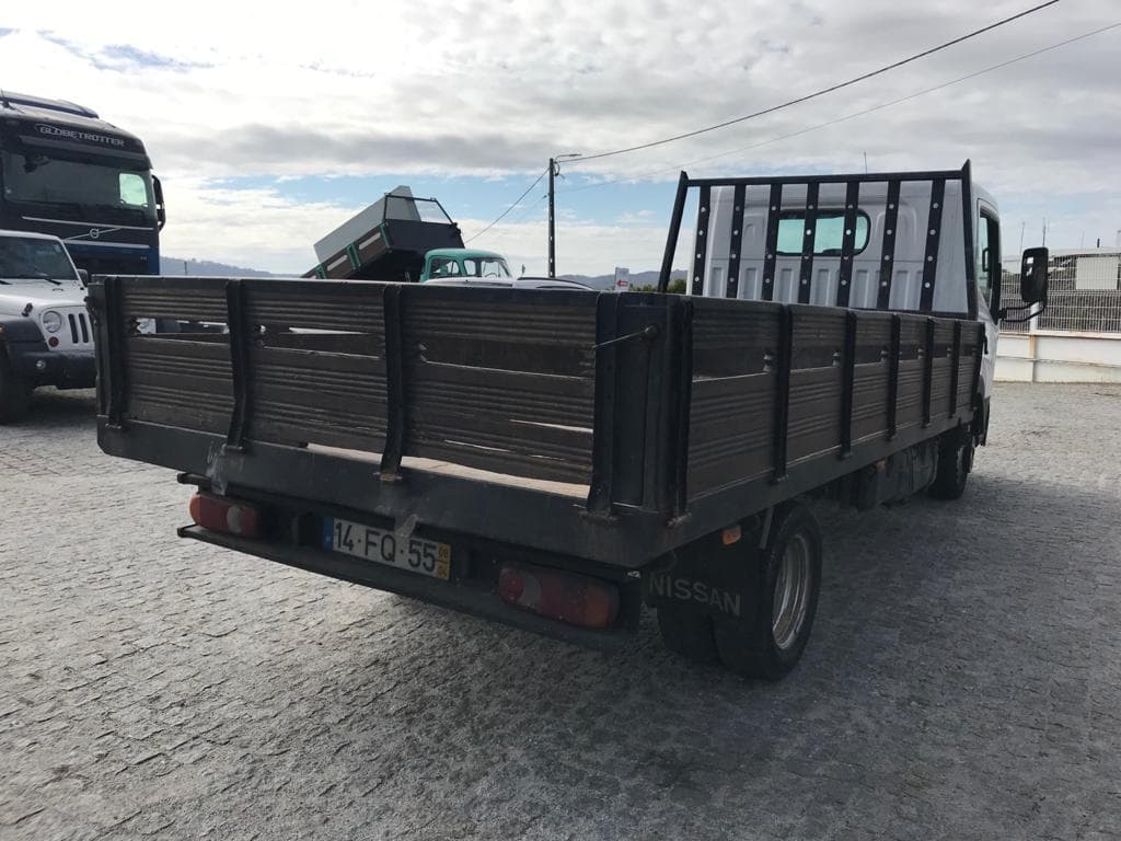 Nissan Cabstar F24 · Ano 2008 — image 6