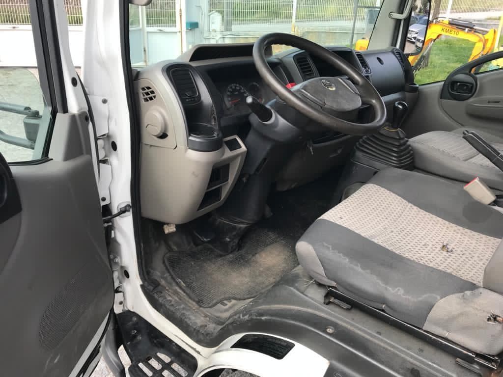 Nissan Cabstar F24 · Ano 2008 — image 10