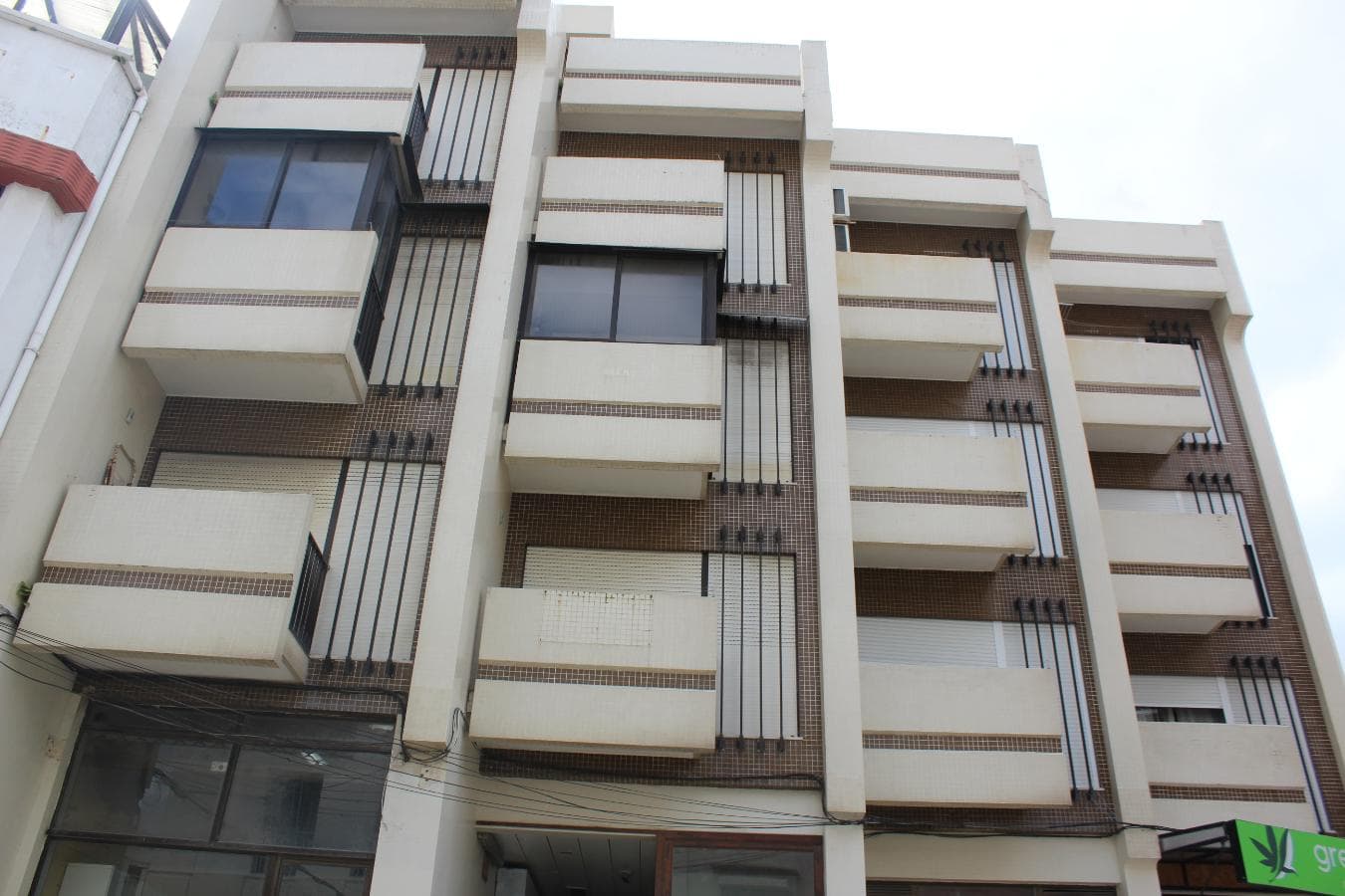 Loja · Costa da Caparica - Almada — imagen 2