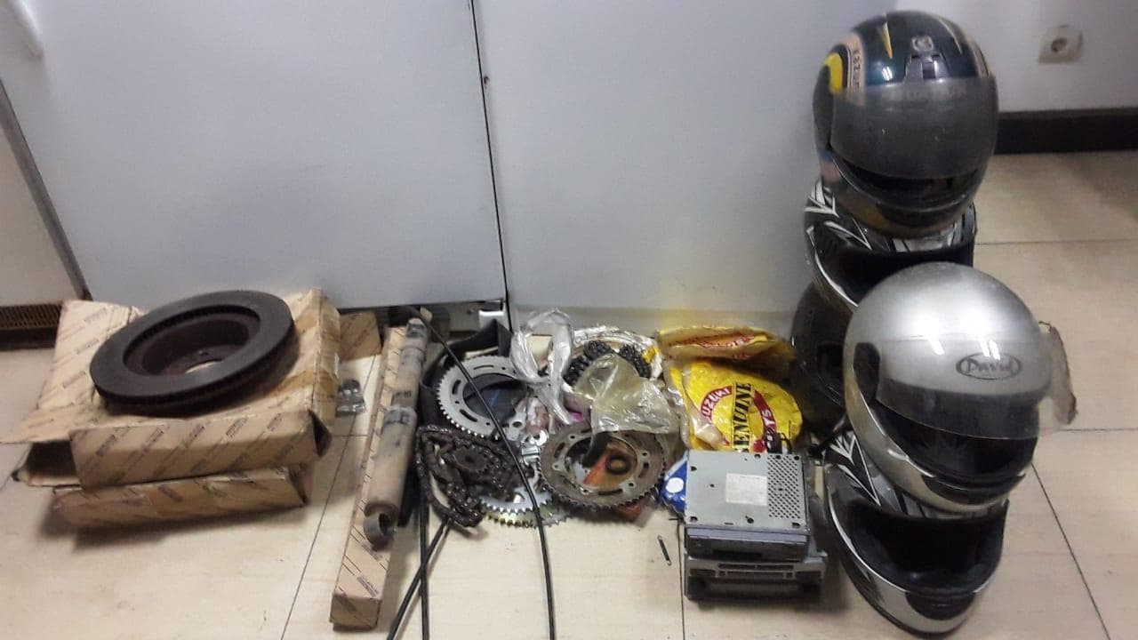 Diversos acessórios para viaturas e motorizadas. ·