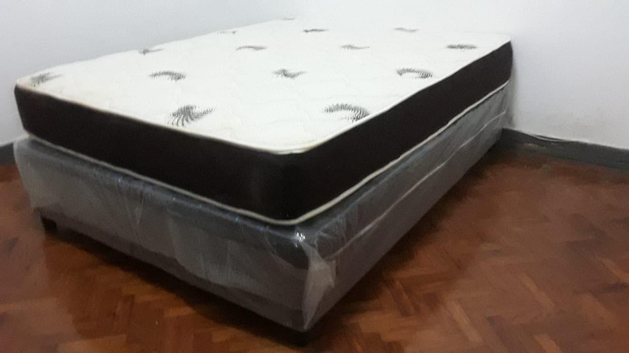 Mobiliário de Lar ·