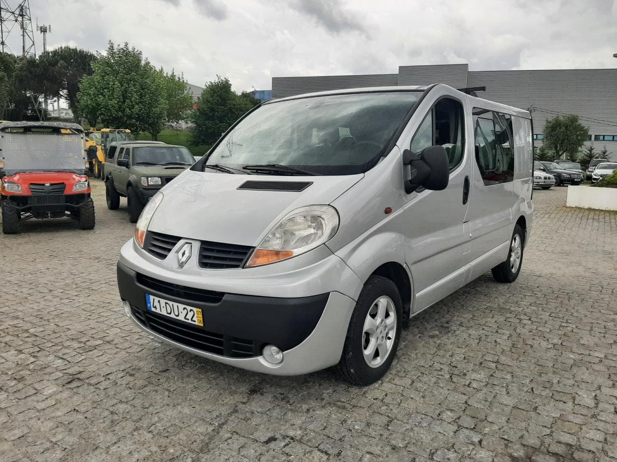 Renault Trafic 2.0 DCI · Ano 2007 — image 3