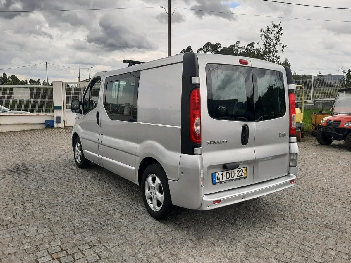 Renault Trafic 2.0 DCI · Ano 2007 — image 4