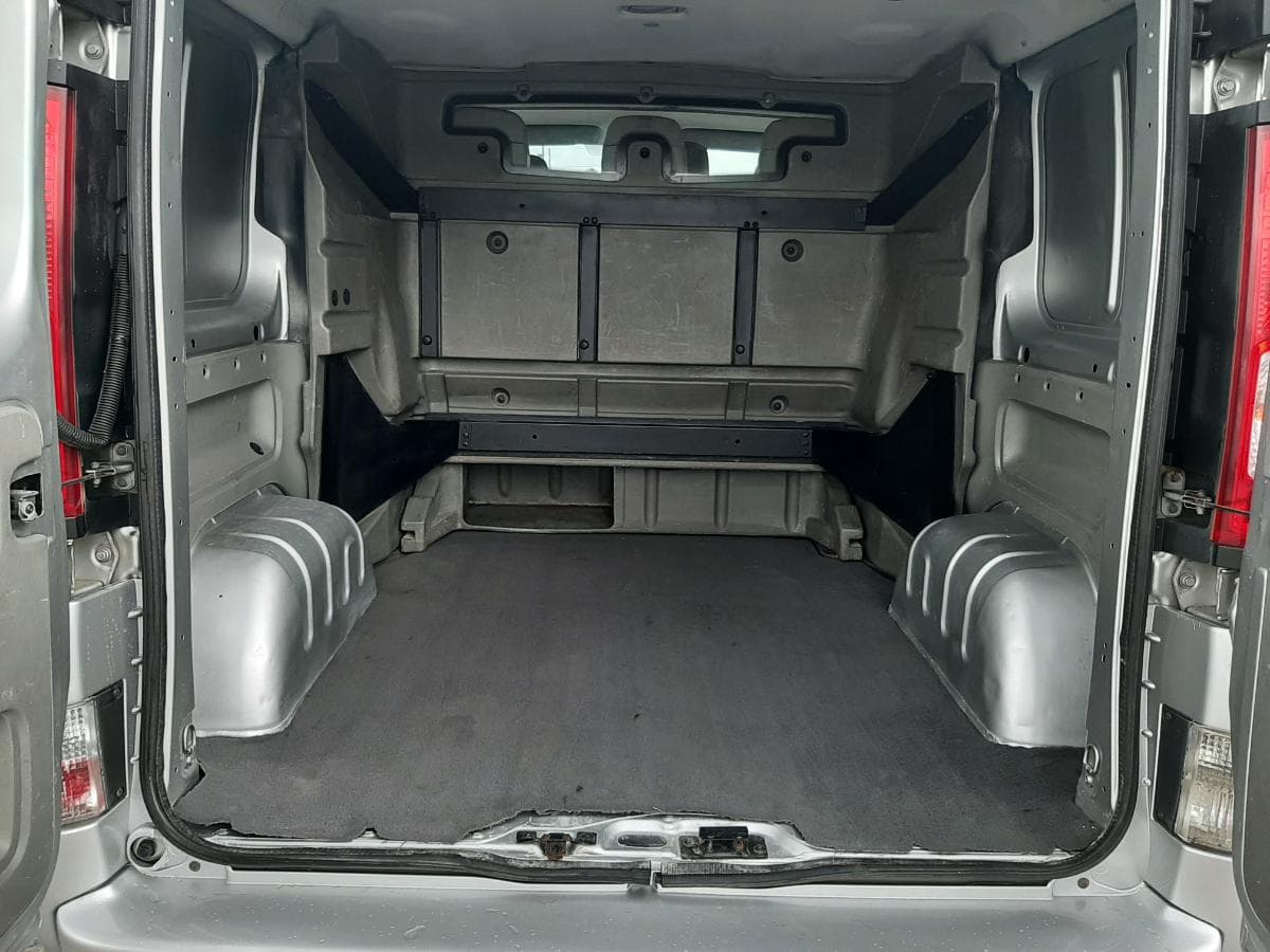 Renault Trafic 2.0 DCI · Ano 2007 — image 7