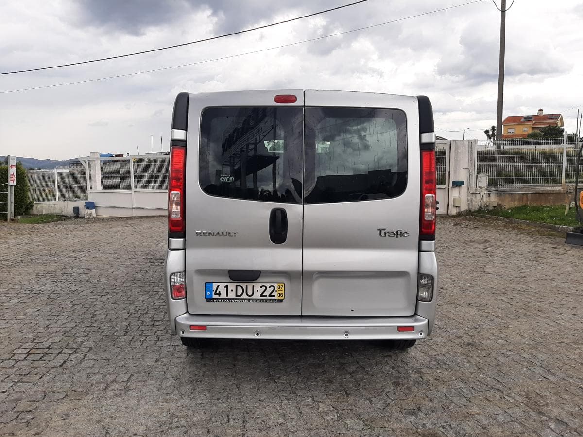Renault Trafic 2.0 DCI · Ano 2007 — image 5