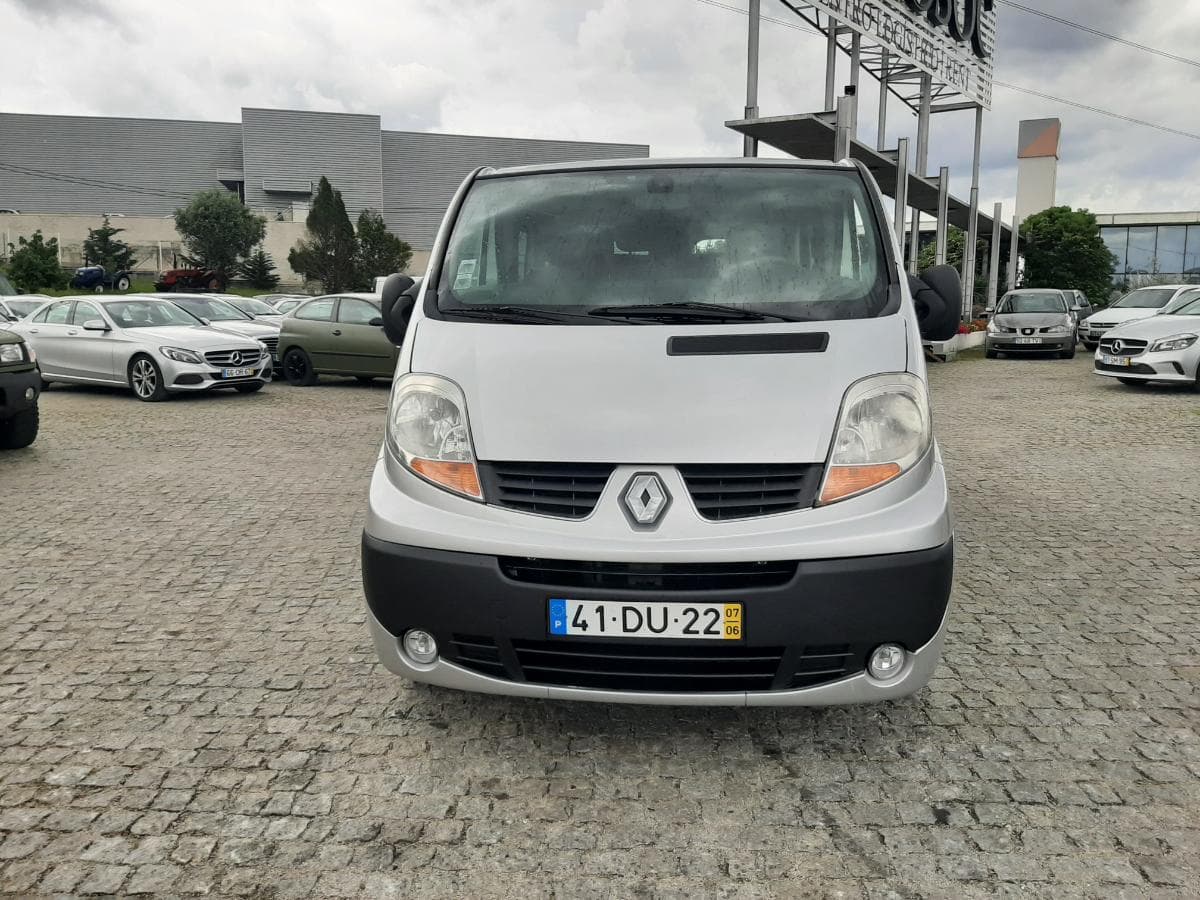 Renault Trafic 2.0 DCI · Ano 2007 — image 2