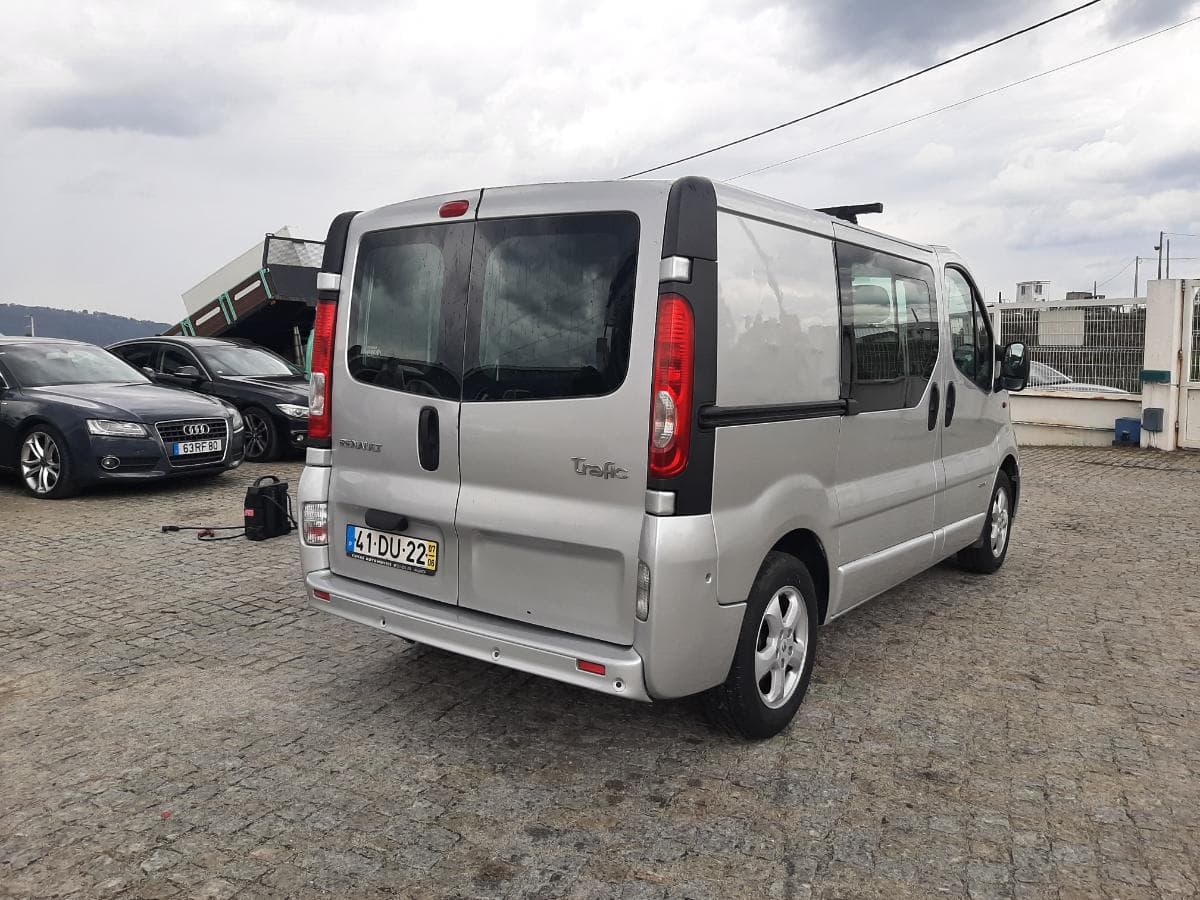 Renault Trafic 2.0 DCI · Ano 2007 — image 6