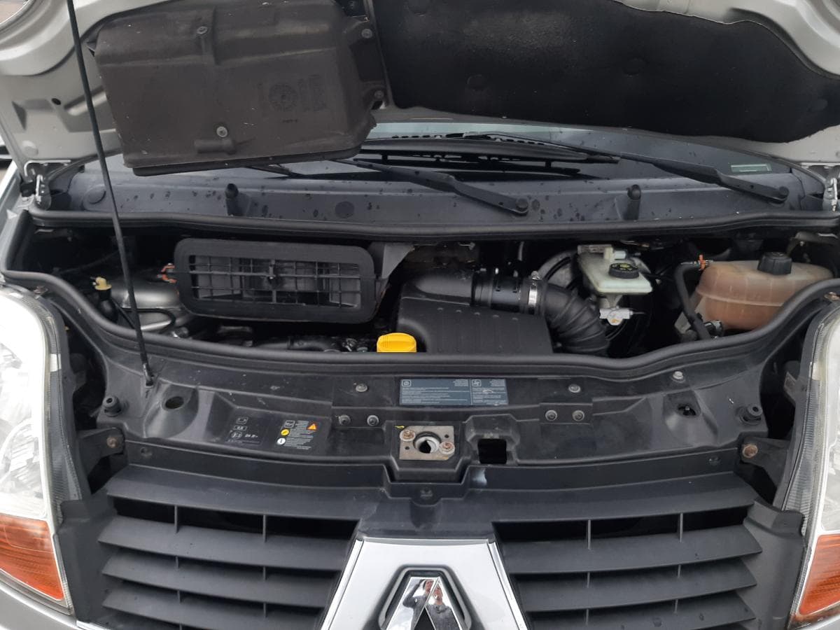 Renault Trafic 2.0 DCI · Ano 2007 — image 10