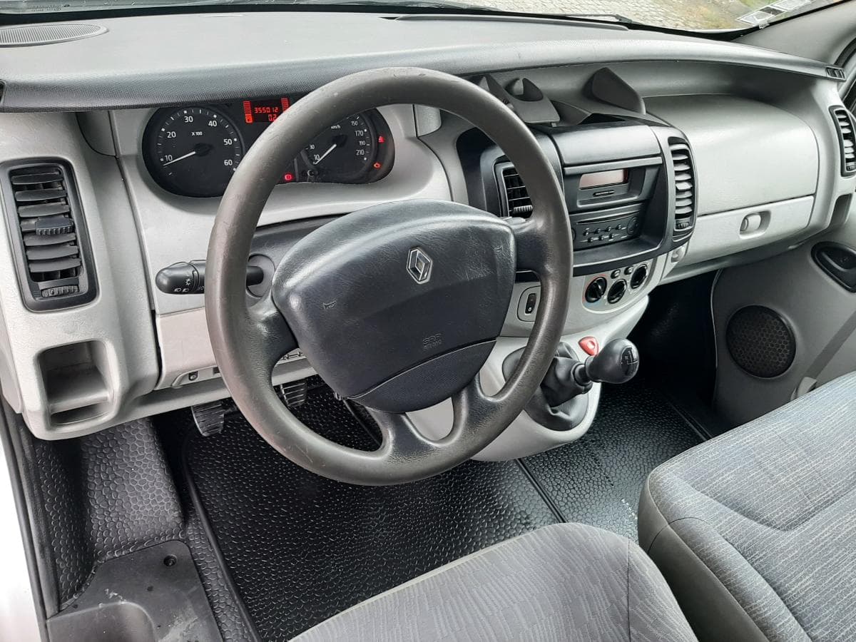 Renault Trafic 2.0 DCI · Ano 2007 — image 14