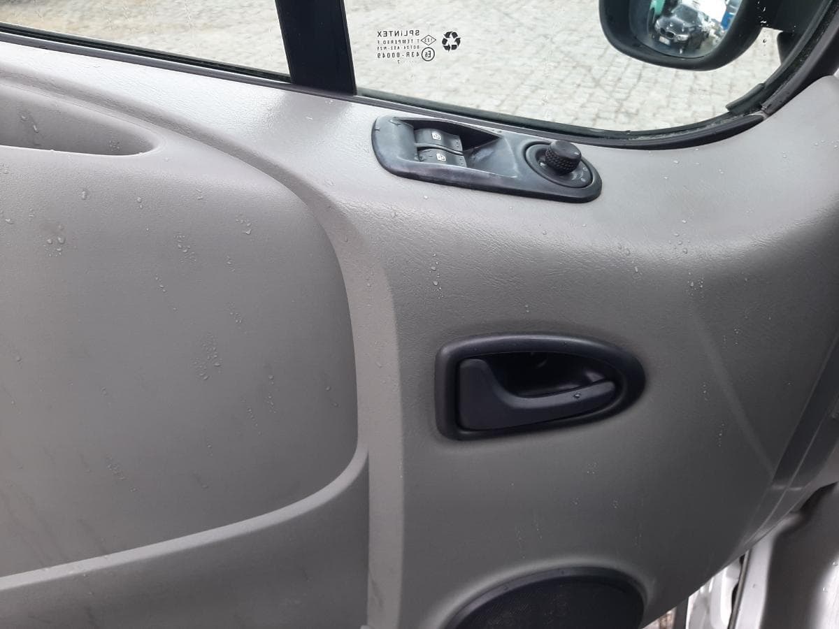 Renault Trafic 2.0 DCI · Ano 2007 — image 15