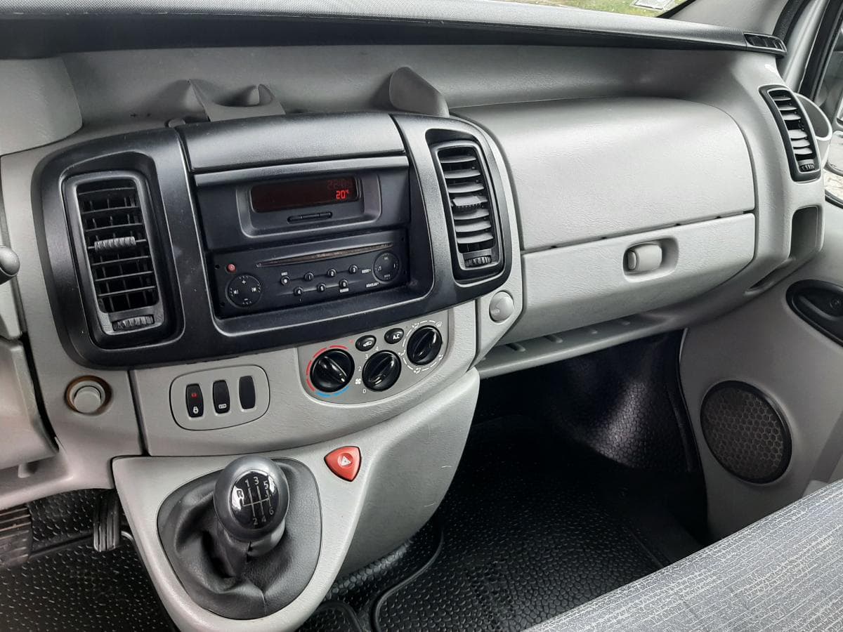 Renault Trafic 2.0 DCI · Ano 2007 — image 17