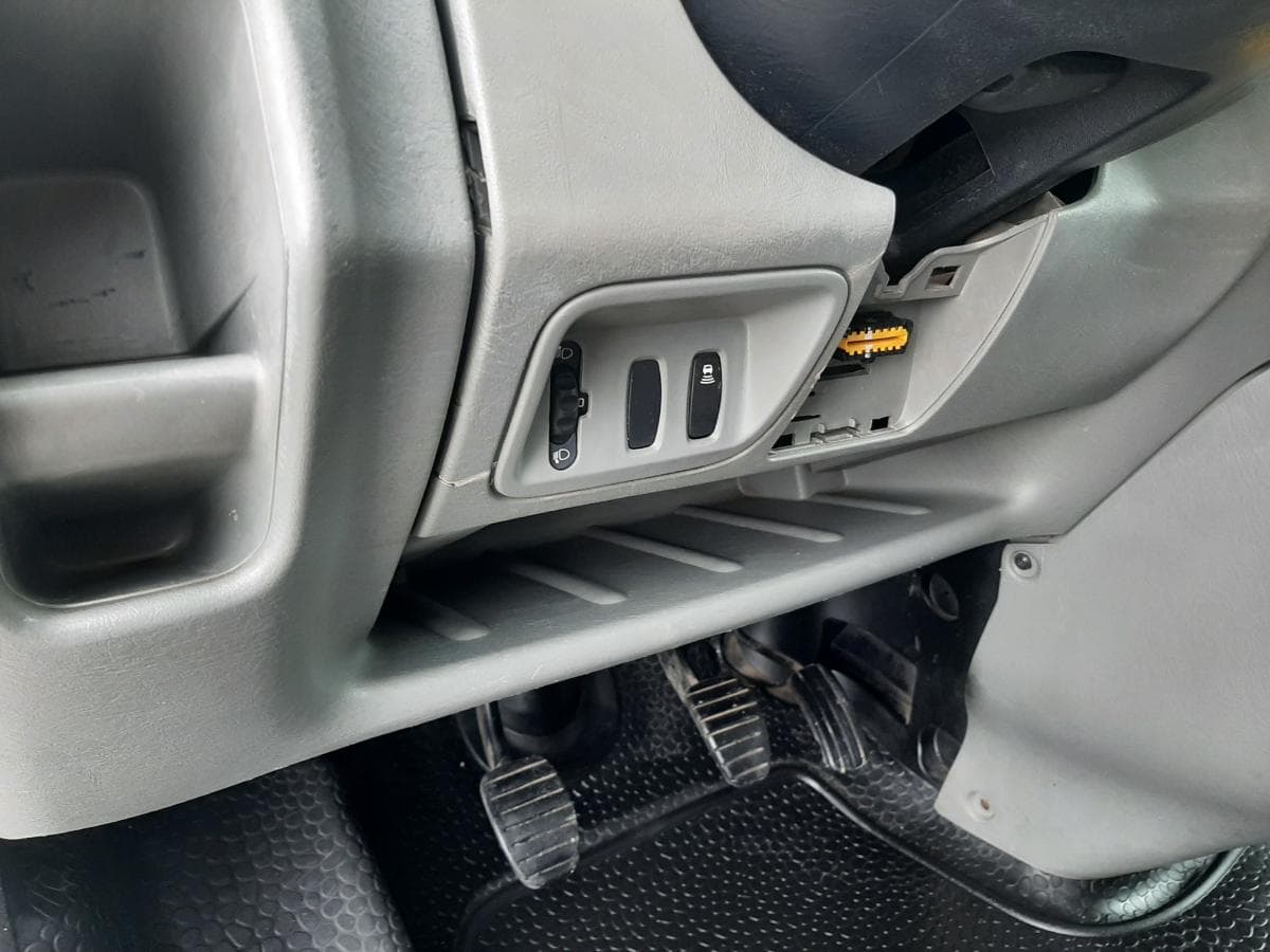 Renault Trafic 2.0 DCI · Ano 2007 — image 20