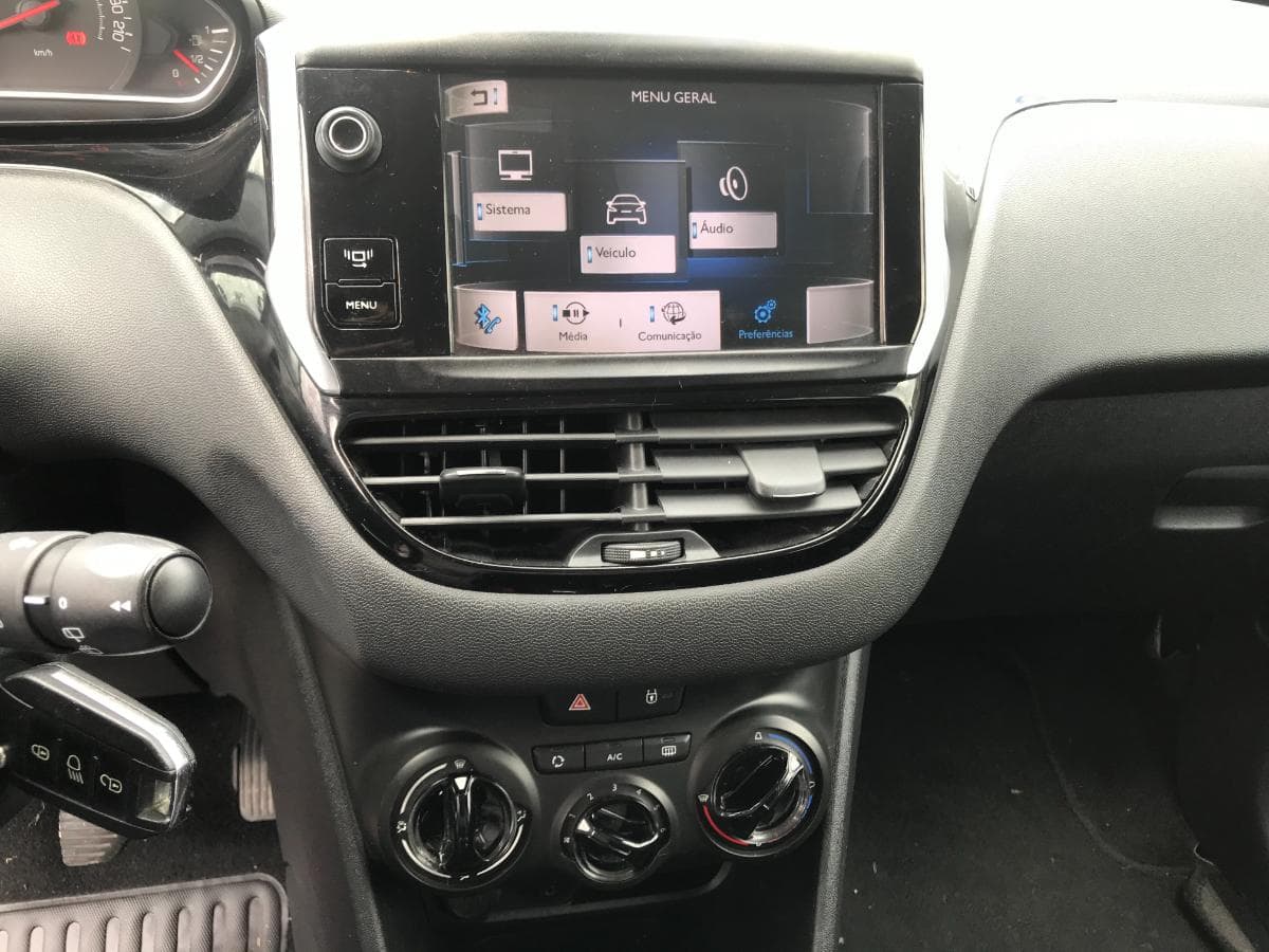 Peugeot 208 1.4 HDI · Ano 2012 — imagen 17