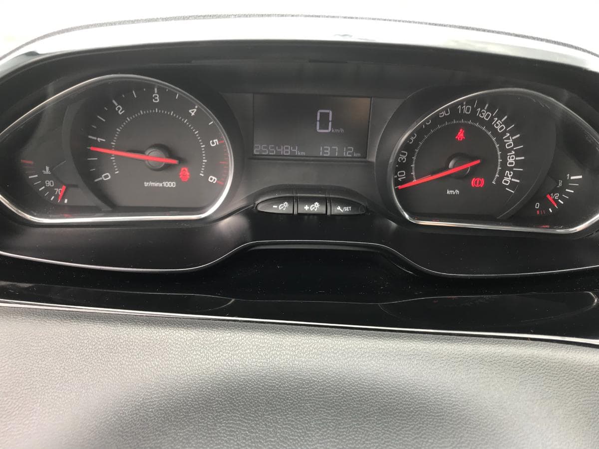 Peugeot 208 1.4 HDI · Ano 2012 — imagen 19