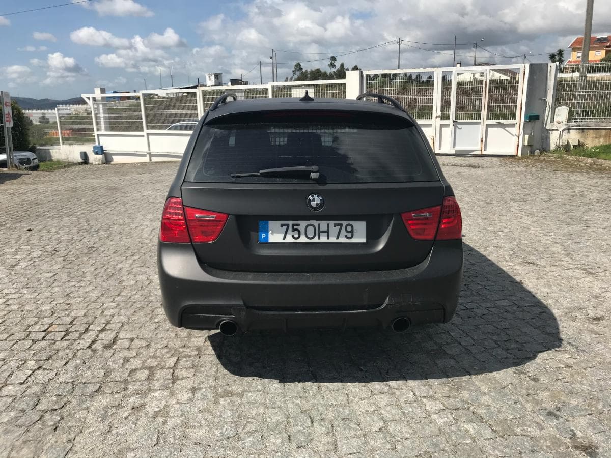 BMW 318D Touring · Ano 2010 — imagem 5