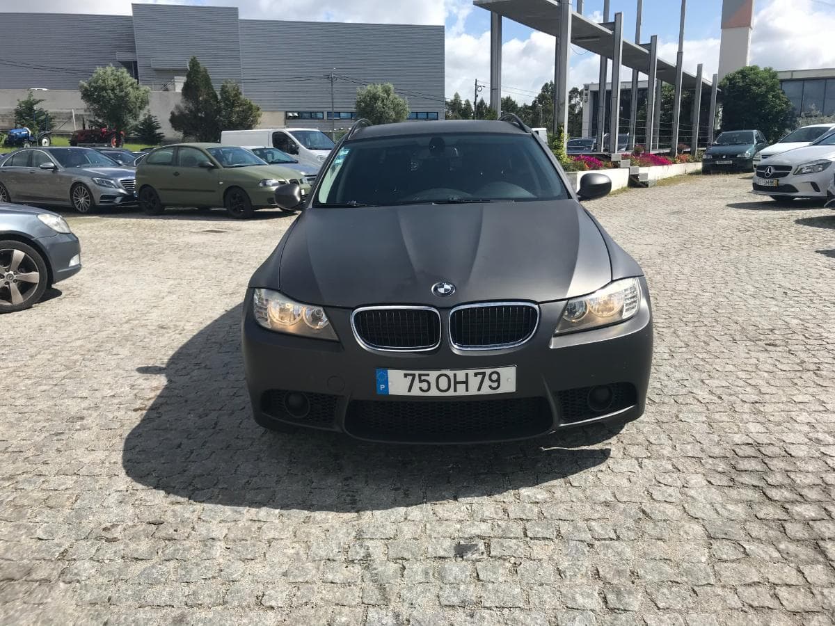 BMW 318D Touring · Ano 2010 — imagem 2