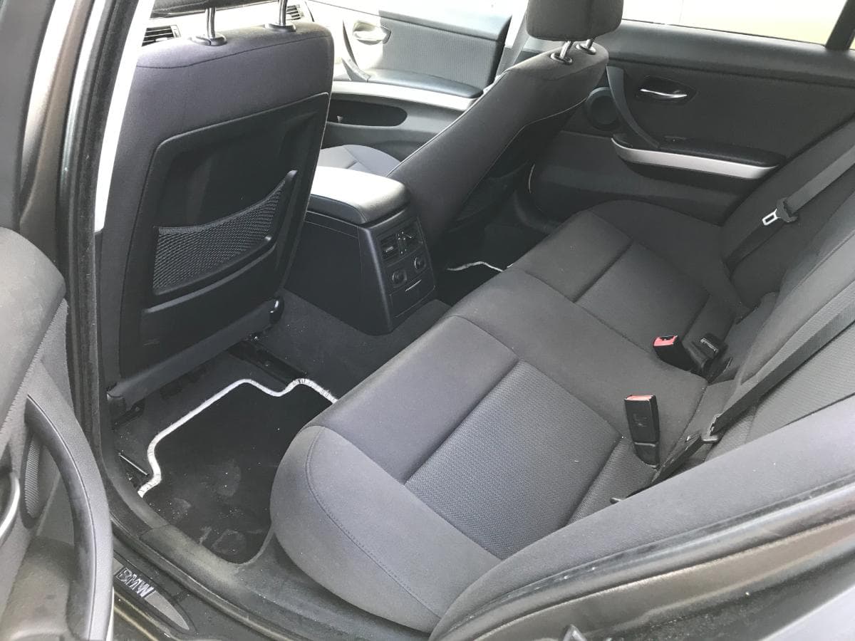 BMW 318D Touring · Ano 2010 — imagem 13