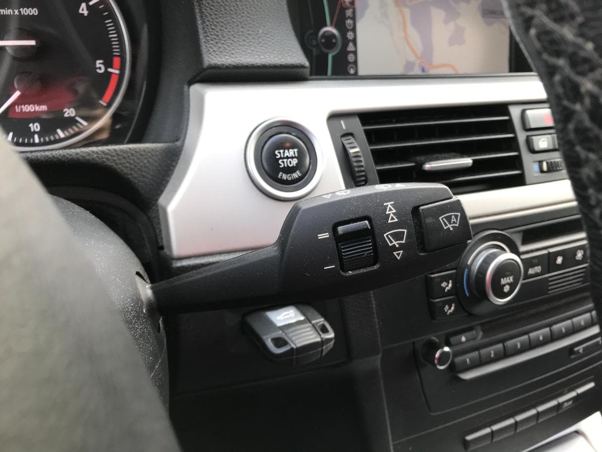 BMW 318D Touring · Ano 2010 — imagem 16