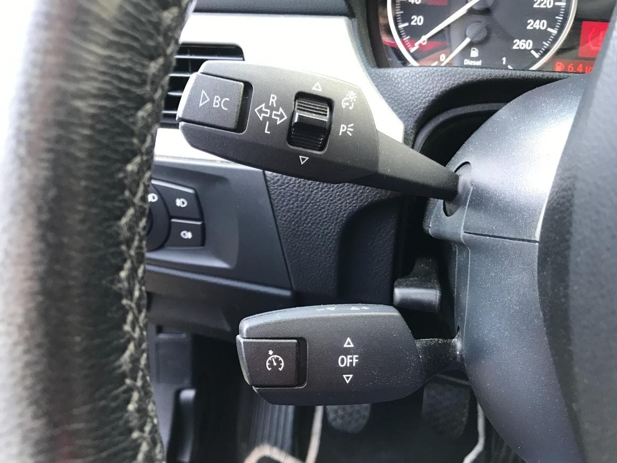 BMW 318D Touring · Ano 2010 — imagem 18
