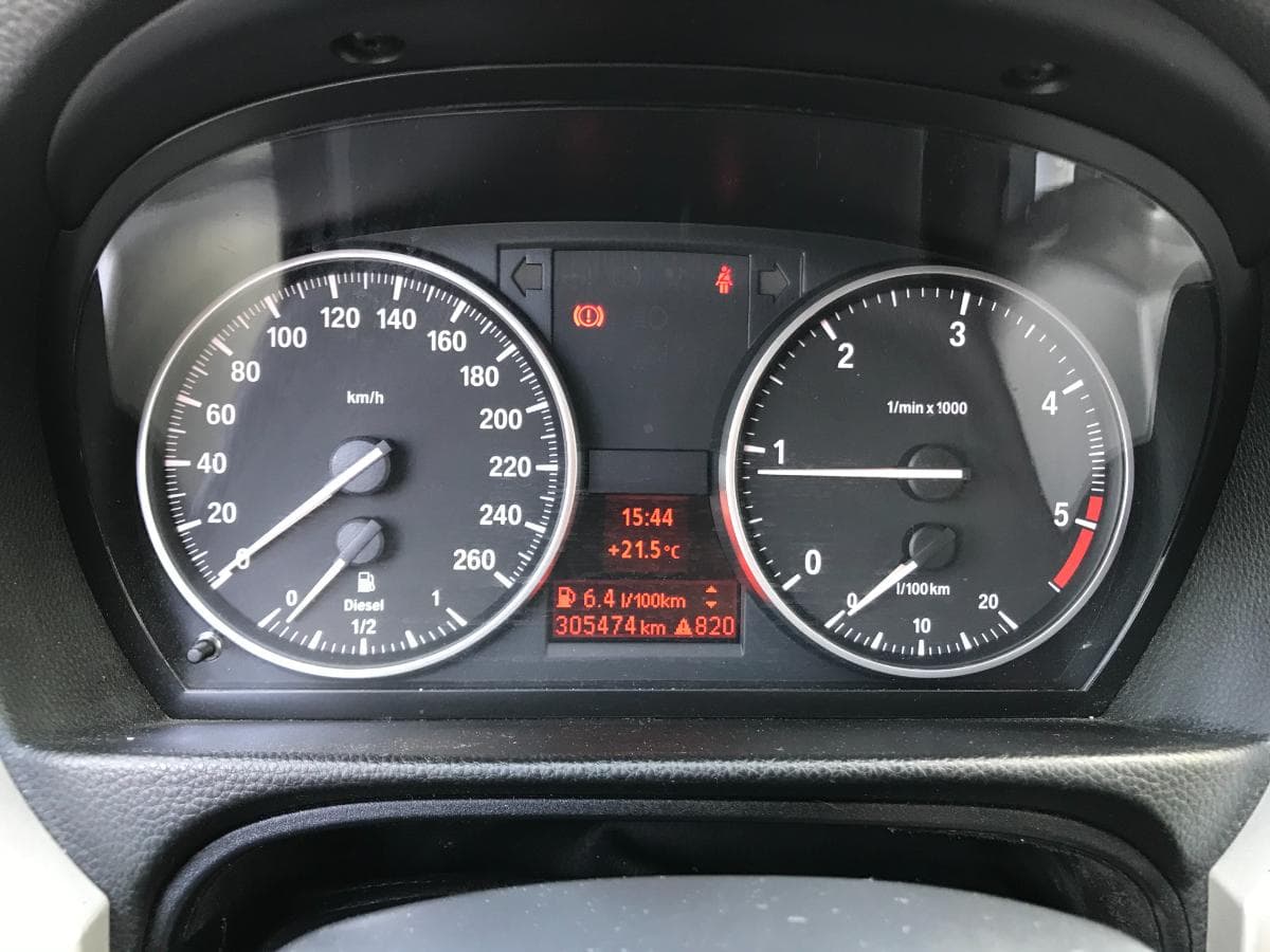 BMW 318D Touring · Ano 2010 — imagem 19