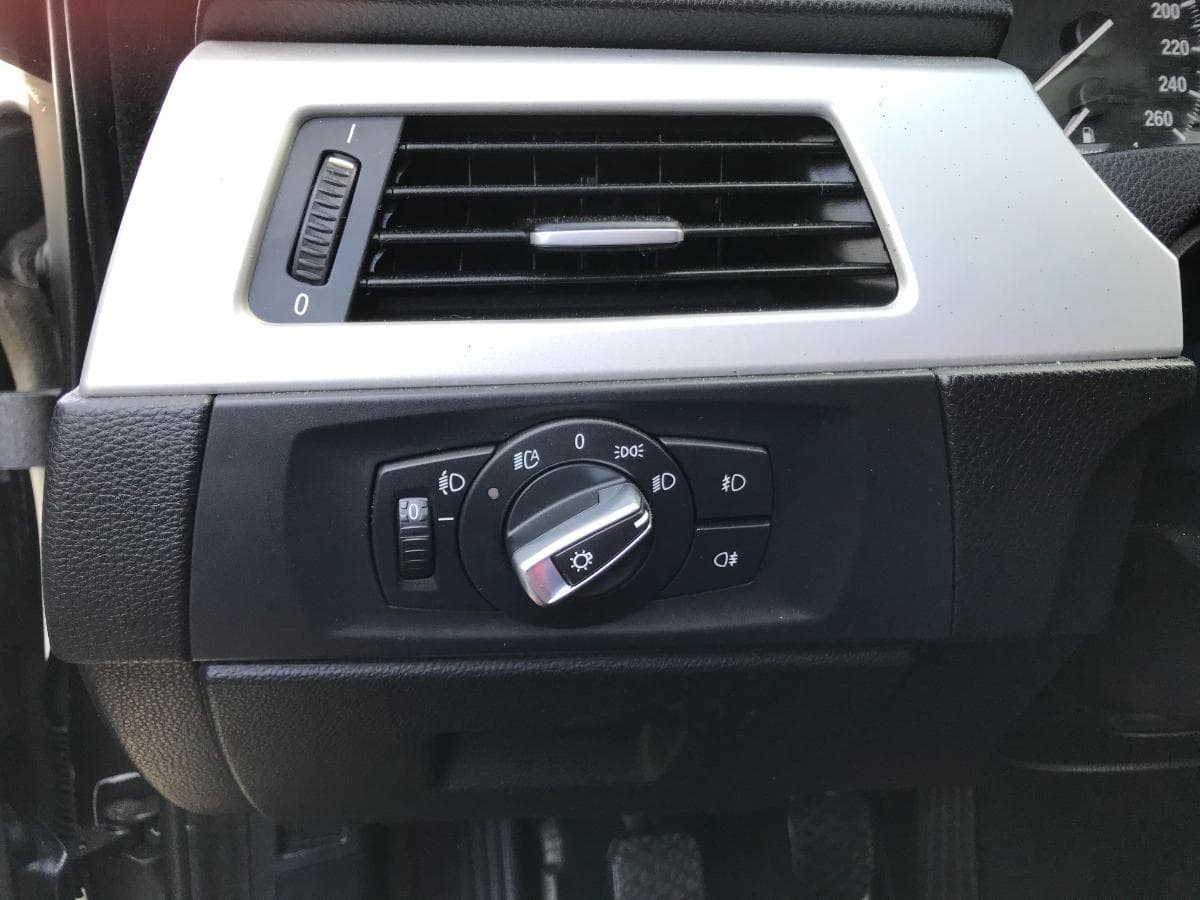 BMW 318D Touring · Ano 2010 — imagem 20