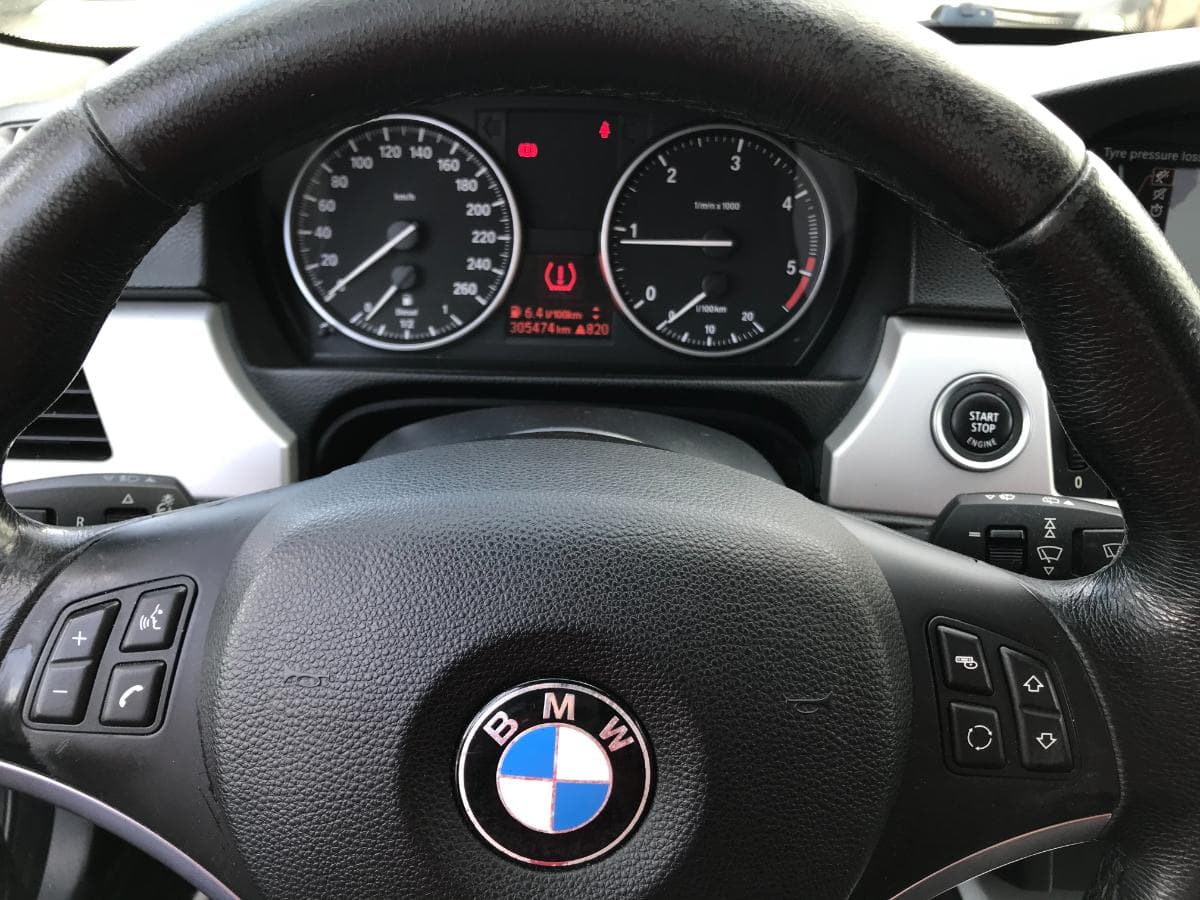 BMW 318D Touring · Ano 2010 — imagem 22