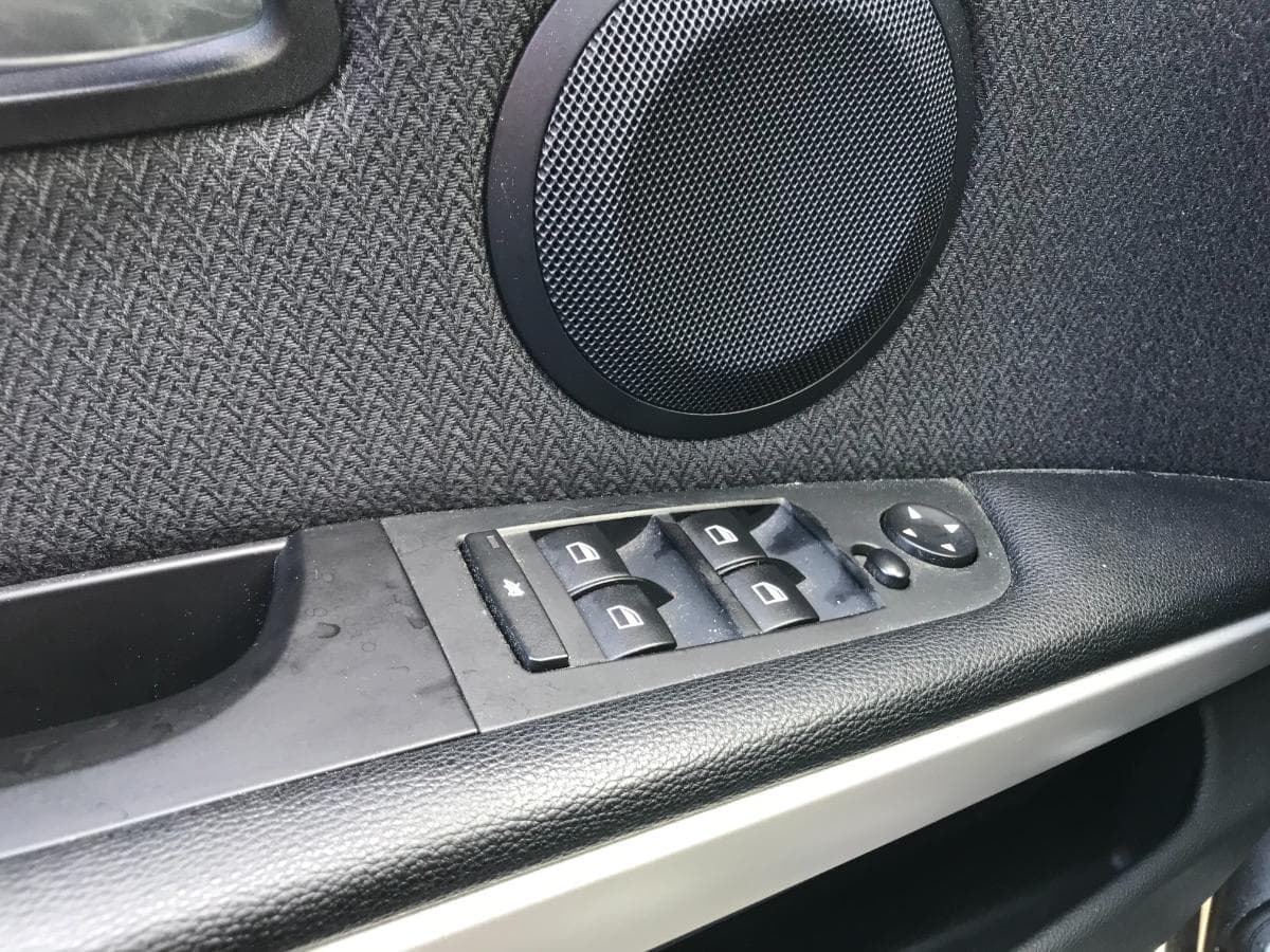 BMW 318D Touring · Ano 2010 — imagem 24